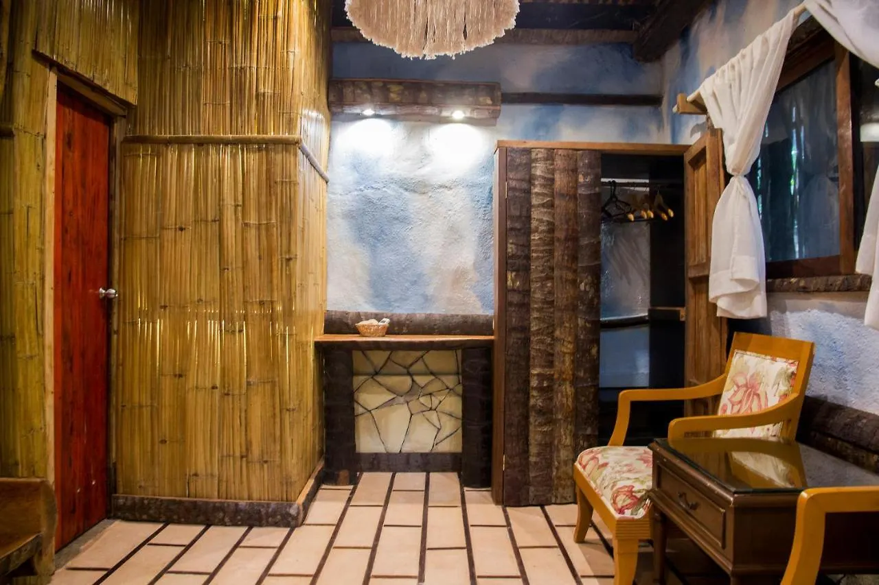 Cabanas La Eufemia تولوم 3*,  المكسيك