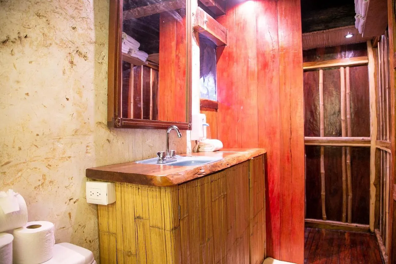 Cabanas La Eufemia تولوم فندق